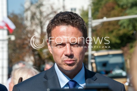  15.08.2018 WARSZAWA<br />ZLOZENIE WIENCOW PRZEZ POLITYKOW PARTII OPOZYCYJNYCH POD POMNIKIEM PILSUDSKIEGO PRZED BELWEDEREM<br />N/Z RAFAL TRZASKOWSKI<br /> 