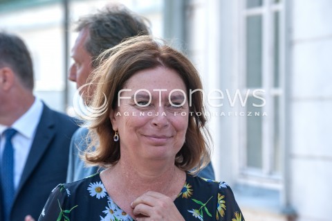  15.08.2018 WARSZAWA<br />ZLOZENIE WIENCOW PRZEZ POLITYKOW PARTII OPOZYCYJNYCH POD POMNIKIEM PILSUDSKIEGO PRZED BELWEDEREM<br />N/Z MALGORZATA KIDAWA BLONSKA<br /> 