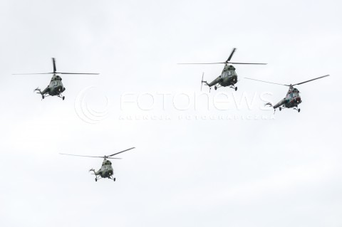  15.08.2018 WARSZAWA<br />DEFILADA Z OKAZJI SWIETA WOJSKA POLSKIEGO W WARSZAWIE<br />N/Z SMIGLOWIEC HELIKOPTER MI-2 <br /> 