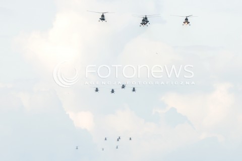  15.08.2018 WARSZAWA<br />DEFILADA Z OKAZJI SWIETA WOJSKA POLSKIEGO W WARSZAWIE<br />N/Z SMIGLOWIEC HELIKOPTER MI-2 <br /> 