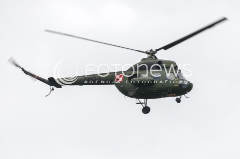  15.08.2018 WARSZAWA<br />DEFILADA Z OKAZJI SWIETA WOJSKA POLSKIEGO W WARSZAWIE<br />N/Z SMIGLOWIEC HELIKOPTER MI-2 <br /> 
