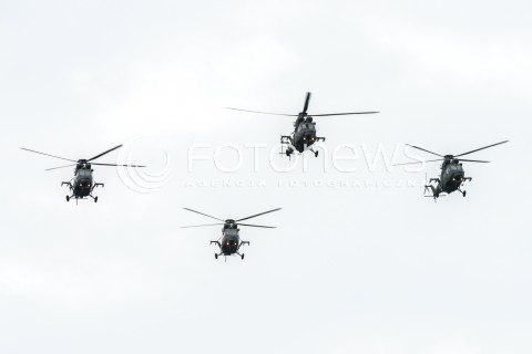  15.08.2018 WARSZAWA<br />DEFILADA Z OKAZJI SWIETA WOJSKA POLSKIEGO W WARSZAWIE<br />N/Z HELIKOPTER SMIGLOWIEC PZL W-3 SOKOL <br /> 