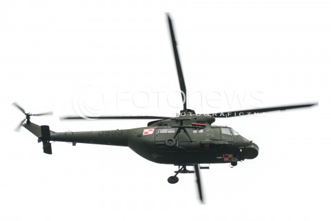  15.08.2018 WARSZAWA<br />DEFILADA Z OKAZJI SWIETA WOJSKA POLSKIEGO W WARSZAWIE<br />N/Z HELIKOPTER SMIGLOWIEC PZL W-3 SOKOL <br /> 