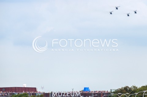  15.08.2018 WARSZAWA<br />DEFILADA Z OKAZJI SWIETA WOJSKA POLSKIEGO W WARSZAWIE<br />N/Z HELIKOPTER SMIGLOWIEC PZL W-3 SOKOL <br /> 