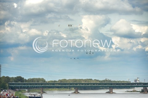  15.08.2018 WARSZAWA<br />DEFILADA Z OKAZJI SWIETA WOJSKA POLSKIEGO W WARSZAWIE<br />N/Z SMIGLOWCE HELIKOPTERY<br /> 