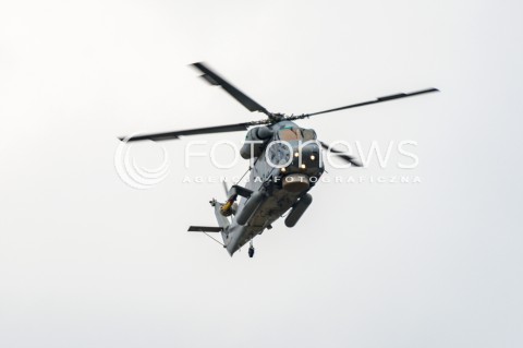  15.08.2018 WARSZAWA<br />DEFILADA Z OKAZJI SWIETA WOJSKA POLSKIEGO W WARSZAWIE<br />N/Z SMIGLOWIEC HELIKOPTER KAMAN SH-2 SEASPRITE MARYNARKI WOJENNEJ RP<br /> 