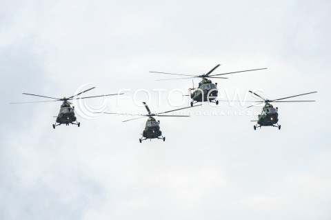  15.08.2018 WARSZAWA<br />DEFILADA Z OKAZJI SWIETA WOJSKA POLSKIEGO W WARSZAWIE<br />N/Z HELIKOPTER SMIGLOWIEC MIL MI-17<br /> 
