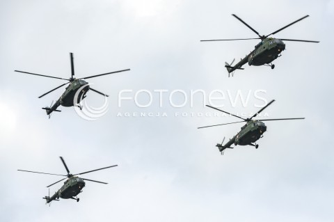  15.08.2018 WARSZAWA<br />DEFILADA Z OKAZJI SWIETA WOJSKA POLSKIEGO W WARSZAWIE<br />N/Z HELIKOPTER SMIGLOWIEC MIL MI-17<br /> 