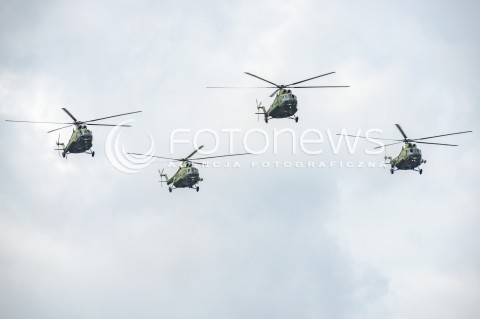  15.08.2018 WARSZAWA<br />DEFILADA Z OKAZJI SWIETA WOJSKA POLSKIEGO W WARSZAWIE<br />N/Z HELIKOPTER SMIGLOWIEC MIL MI-8<br /> 