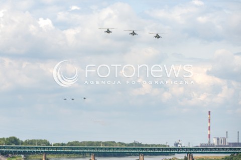  15.08.2018 WARSZAWA<br />DEFILADA Z OKAZJI SWIETA WOJSKA POLSKIEGO W WARSZAWIE<br />N/Z HELIKOPTER SMIGLOWIEC BOJOWY MI-24 <br /> 