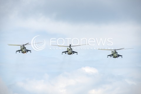  15.08.2018 WARSZAWA<br />DEFILADA Z OKAZJI SWIETA WOJSKA POLSKIEGO W WARSZAWIE<br />N/Z HELIKOPTER SMIGLOWIEC BOJOWY MI-24 <br /> 