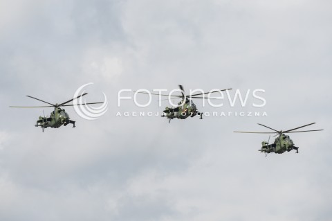 15.08.2018 WARSZAWA<br />DEFILADA Z OKAZJI SWIETA WOJSKA POLSKIEGO W WARSZAWIE<br />N/Z HELIKOPTER SMIGLOWIEC BOJOWY MI-24 <br /> 