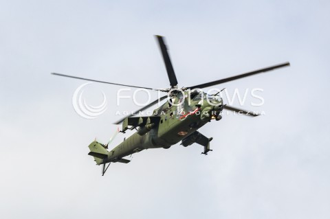  15.08.2018 WARSZAWA<br />DEFILADA Z OKAZJI SWIETA WOJSKA POLSKIEGO W WARSZAWIE<br />N/Z HELIKOPTER SMIGLOWIEC BOJOWY MI-24 <br /> 