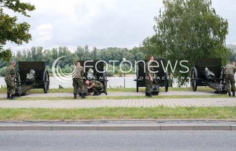  15.08.2018 WARSZAWA<br />DEFILADA Z OKAZJI SWIETA WOJSKA POLSKIEGO W WARSZAWIE<br />N/Z ARMATY<br /> 