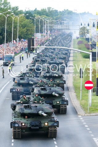  15.08.2018 WARSZAWA<br />DEFILADA Z OKAZJI SWIETA WOJSKA POLSKIEGO W WARSZAWIE<br />N/Z CZOLGI LEOPARD 2<br /> 
