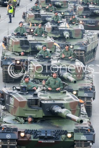  15.08.2018 WARSZAWA<br />DEFILADA Z OKAZJI SWIETA WOJSKA POLSKIEGO W WARSZAWIE<br />N/Z CZOLGI LEOPARD 2<br /> 
