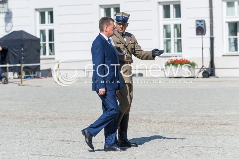  15.08.2018 WARSZAWA PALAC PREZYDENCKI<br />OBCHODY SWIETA WOJSKA POLSKIEGO<br />UROCZYSTOSC WRECZENIA NOMINACJI GENERALSKICH I ODZNACZEN  PANSTWOWYCH<br />N/Z MINISTER OBRONY NARODOWEJ MARIUSZ BLASZCZAK PPLK TOMASZ BIENIAK<br /> 