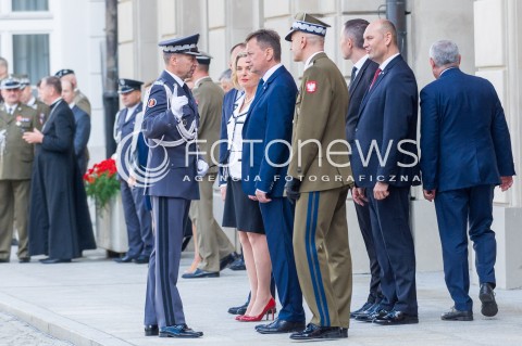  15.08.2018 WARSZAWA PALAC PREZYDENCKI<br />OBCHODY SWIETA WOJSKA POLSKIEGO<br />UROCZYSTOSC WRECZENIA NOMINACJI GENERALSKICH I ODZNACZEN  PANSTWOWYCH<br />N/Z MINISTER OBRONY NARODOWEJ MARIUSZ BLASZCZAK ANNA MARIA ANDERS GENERAL BRYGADY ROBERT GLAB<br /> 