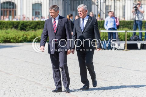  15.08.2018 WARSZAWA PALAC PREZYDENCKI<br />OBCHODY SWIETA WOJSKA POLSKIEGO<br />UROCZYSTOSC WRECZENIA NOMINACJI GENERALSKICH I ODZNACZEN  PANSTWOWYCH<br />N/Z STANISLAW KARCZEWSKI MAREK KUCHCINSKI <br /> 