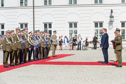  15.08.2018 WARSZAWA PALAC PREZYDENCKI<br />OBCHODY SWIETA WOJSKA POLSKIEGO<br />UROCZYSTOSC WRECZENIA NOMINACJI GENERALSKICH I ODZNACZEN  PANSTWOWYCH<br />N/Z PREZYDENT RP ANDRZEJ DUDA NOMINOWANI GENERALOWIE<br /> 
