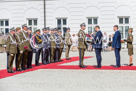  15.08.2018 WARSZAWA PALAC PREZYDENCKI<br />OBCHODY SWIETA WOJSKA POLSKIEGO<br />UROCZYSTOSC WRECZENIA NOMINACJI GENERALSKICH I ODZNACZEN  PANSTWOWYCH<br />N/Z PREZYDENT RP ANDRZEJ DUDA MARIUSZ BLASZCZAK NOMINOWANI GENERALOWIE GENERAL BRYGADY TOMASZ PIOTROWSKI <br /> 