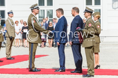  15.08.2018 WARSZAWA PALAC PREZYDENCKI<br />OBCHODY SWIETA WOJSKA POLSKIEGO<br />UROCZYSTOSC WRECZENIA NOMINACJI GENERALSKICH I ODZNACZEN  PANSTWOWYCH<br />N/Z PREZYDENT RP ANDRZEJ DUDA MARIUSZ BLASZCZAK NOMINOWANI GENERALOWIE GENERAL BRYGADY TOMASZ PIOTROWSKI <br /> 