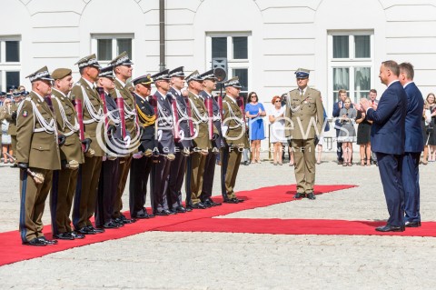  15.08.2018 WARSZAWA PALAC PREZYDENCKI<br />OBCHODY SWIETA WOJSKA POLSKIEGO<br />UROCZYSTOSC WRECZENIA NOMINACJI GENERALSKICH I ODZNACZEN  PANSTWOWYCH<br />N/Z PREZYDENT RP ANDRZEJ DUDA NOMINOWANI GENERALOWIE<br /> 