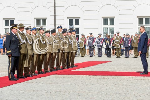  15.08.2018 WARSZAWA PALAC PREZYDENCKI<br />OBCHODY SWIETA WOJSKA POLSKIEGO<br />UROCZYSTOSC WRECZENIA NOMINACJI GENERALSKICH I ODZNACZEN  PANSTWOWYCH<br />N/Z PREZYDENT RP ANDRZEJ DUDA NOMINOWANI GENERALOWIE<br /> 