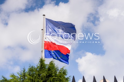  15.08.2018 WARSZAWA PALAC PREZYDENCKI<br />OBCHODY SWIETA WOJSKA POLSKIEGO<br />UROCZYSTOSC WRECZENIA NOMINACJI GENERALSKICH I ODZNACZEN  PANSTWOWYCH<br />N/Z FLAGA NATO POLSKI UNII EUROPEJSKIEJ<br /> 