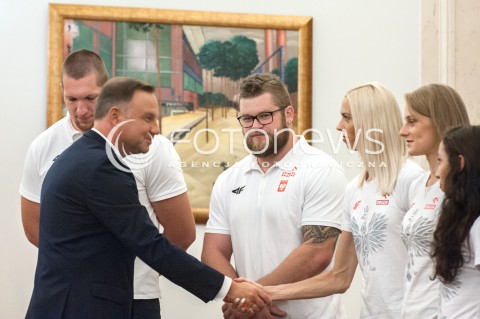  16.08.2018 WARSZAWA PALAC PREZYDENCKI<br />SPOTKANIE PREZYDENTA Z MEDALISTAMI MISTRZOSTW LEKKOATLETYCZNYCH BERLIN 2018<br />N/Z PREZYDENT ANDRZEJ DUDA WOJCIECH NOWICKI PAWEL FAJDEK IGA BAUMGART PATRYCJA WYCISZKIEWICZ SOFIA ENNAOUI<br /> 