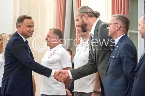  16.08.2018 WARSZAWA PALAC PREZYDENCKI<br />SPOTKANIE PREZYDENTA Z MEDALISTAMI MISTRZOSTW LEKKOATLETYCZNYCH BERLIN 2018<br />N/Z PREZYDENT ANDRZEJ DUDA TOMASZ MAJEWSKI<br /> 