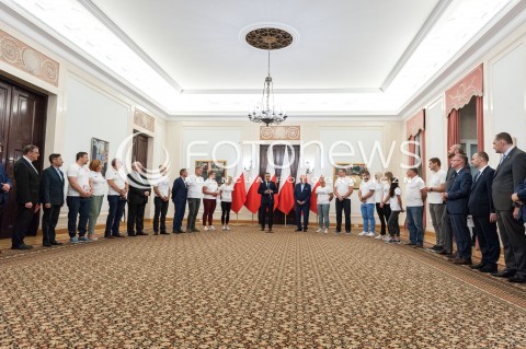  16.08.2018 WARSZAWA PALAC PREZYDENCKI<br />SPOTKANIE PREZYDENTA Z MEDALISTAMI MISTRZOSTW LEKKOATLETYCZNYCH BERLIN 2018<br />N/Z PREZYDENT ANDRZEJ DUDA PREZES PZLA HENRYK OLSZEWSKI ANITA WLODARCZYK PAWEL FAJDEK WOJCIECH NOWICKI SOFIA ENNAOUI JOANNA FIODOROW IGA BAUMGART PATRYCJA WYCISZKIEWICZ TOMASZ MAJEWSKI JUSTYNA SWIETY ERSETIC<br /> 