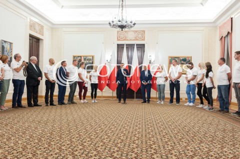  16.08.2018 WARSZAWA PALAC PREZYDENCKI<br />SPOTKANIE PREZYDENTA Z MEDALISTAMI MISTRZOSTW LEKKOATLETYCZNYCH BERLIN 2018<br />N/Z PREZYDENT ANDRZEJ DUDA PREZES PZLA HENRYK OLSZEWSKI ANITA WLODARCZYK PAWEL FAJDEK WOJCIECH NOWICKI SOFIA ENNAOUI JOANNA FIODOROW IGA BAUMGART PATRYCJA WYCISZKIEWICZ TOMASZ MAJEWSKI JUSTYNA SWIETY ERSETIC<br /> 