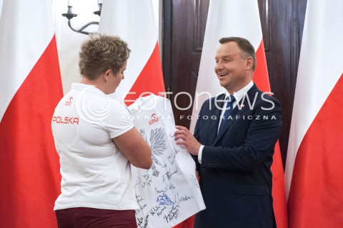  16.08.2018 WARSZAWA PALAC PREZYDENCKI<br />SPOTKANIE PREZYDENTA Z MEDALISTAMI MISTRZOSTW LEKKOATLETYCZNYCH BERLIN 2018<br />N/Z PREZYDENT ANDRZEJ DUDA ANITA WLODARCZYK<br /> 
