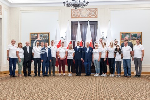  16.08.2018 WARSZAWA PALAC PREZYDENCKI<br />SPOTKANIE PREZYDENTA Z MEDALISTAMI MISTRZOSTW LEKKOATLETYCZNYCH BERLIN 2018<br />N/Z PREZYDENT ANDRZEJ DUDA PREZES PZLA HENRYK OLSZEWSKI ANITA WLODARCZYK PAWEL FAJDEK WOJCIECH NOWICKI SOFIA ENNAOUI JOANNA FIODOROW IGA BAUMGART PATRYCJA WYCISZKIEWICZ TOMASZ MAJEWSKI JUSTYNA SWIETY ERSETIC<br /> 