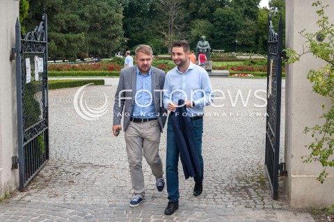  17.08.2018 WARSZAWA<br />KONFERENCJA PRASOWA KANDYDATA NA PREZYDENTA WARSZAWY PATRYKA JAKIEGO POROWNAJ PROGRAM KANDYDATOW NA PREZYDENTA<br />N/Z PATRYK JAKI JACEK OZDOBA<br /> 