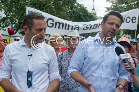  18.08.2018 WARSZAWA<br />PARADA SENIOROW <br />N/Z RAFAL TRZASKOWSKI PAWEL RABIEJ<br /> 