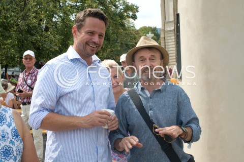  18.08.2018 WARSZAWA<br />PARADA SENIOROW <br />N/Z RAFAL TRZASKOWSKI GRZEGORZ HEROMINSKI<br /> 