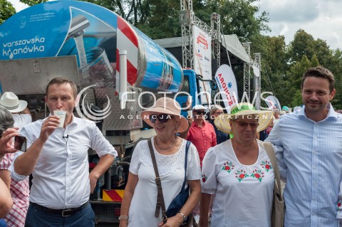  18.08.2018 WARSZAWA<br />PARADA SENIOROW <br />N/Z PAWEL RABIEJ RAFAL TRZASKOWSKI<br /> 