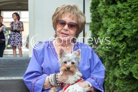  18.08.2018 WARSZAWA<br />PARADA SENIOROW <br />N/Z ZOFIA CZERWINSKA PIES ZENEK<br /> 