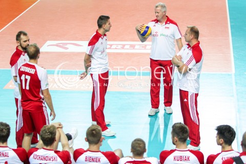  18.08.2018 OSTROWIEC SWIETOKRZYSKI <br />
SIATKOWKA MEZCZYZN <br />
MECZ TOWARZYSKI <br />
POLSKA - KAMERUN ( Poland - Cameroon ) <br />
N/Z VITAL HEYNEN - TRENER ( HEAD COACH ) MICHAL MIESZKO GOGOL - II TRENER ( ASSISTANT COACH ) SEBASTIAN PAWLIK - II TRENER ( ASSISTANT COACH ) ZAWODNICY DRUZYNA<br />
 