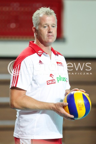  18.08.2018 OSTROWIEC SWIETOKRZYSKI <br />
SIATKOWKA MEZCZYZN <br />
MECZ TOWARZYSKI <br />
POLSKA - KAMERUN ( Poland - Cameroon ) <br />
N/Z VITAL HEYNEN - TRENER ( HEAD COACH ) SYLWETKA <br />
 