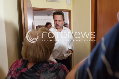  21.08.2018 WARSZAWA<br />INAUGURACJA PROGRAMU OTWARTE DRZWI DLA WARSZAWY AKCJA DOOR2DOOR<br />N/Z RAFAL TRZASKOWSKI<br /> 