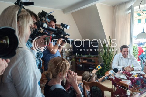  21.08.2018 WARSZAWA<br />INAUGURACJA PROGRAMU OTWARTE DRZWI DLA WARSZAWY AKCJA DOOR2DOOR<br />N/Z RAFAL TRZASKOWSKI<br /> 