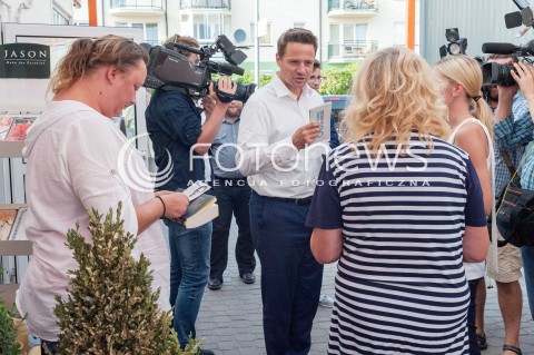  21.08.2018 WARSZAWA<br />INAUGURACJA PROGRAMU OTWARTE DRZWI DLA WARSZAWY AKCJA DOOR2DOOR<br />N/Z RAFAL TRZASKOWSKI<br /> 