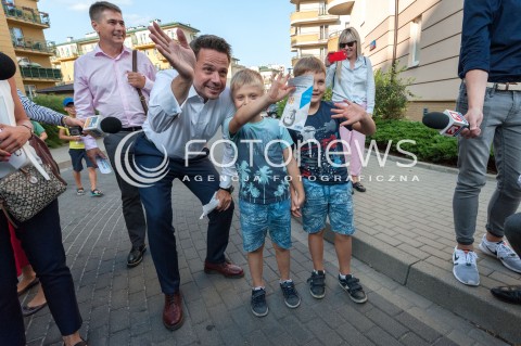  21.08.2018 WARSZAWA<br />INAUGURACJA PROGRAMU OTWARTE DRZWI DLA WARSZAWY AKCJA DOOR2DOOR<br />N/Z RAFAL TRZASKOWSKI<br /> 