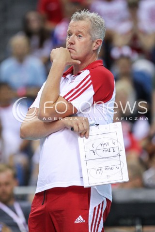  24.08.2018 KRAKOW (TAURON ARENA) <br />
XVI MEMORIAL HUBERTA JERZEGO WAGNERA <br />
MECZ POLSKA - KANADA ( MATCH POLAND - CANADA ) <br />
N/Z VITAL HEYNEN - I TRENER ( HEAD COACH ) SYLWETKA <br />
 