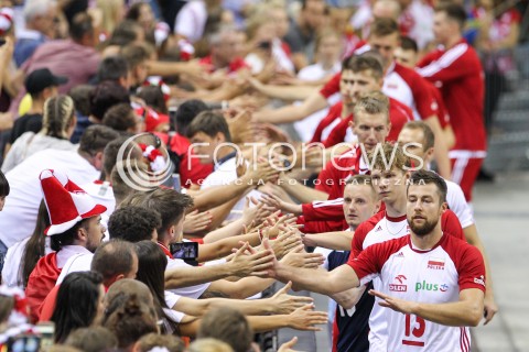  24.08.2018 KRAKOW (TAURON ARENA) <br />
XVI MEMORIAL HUBERTA JERZEGO WAGNERA <br />
MECZ POLSKA - KANADA ( MATCH POLAND - CANADA ) <br />
N/Z KIBICE DOPING PODZIEKOWANIE PIATKI PIATKA MICHAL KUBIAK JAKUB KOCHANOWSKI DAMIAN WOJTASZEK <br />
 