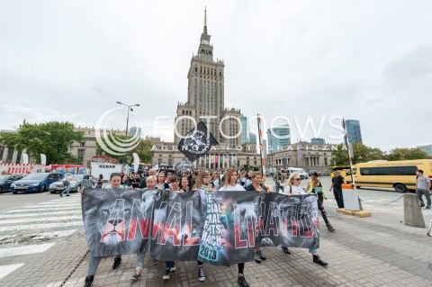 25.08.2018 WARSZAWA<br />MARSZ NA RZECZ PRAW ZWIERZAT<br />N/Z UCZESTNICY WYDARZENIA Z TRANSPARENTAMI I FLAGAMI<br /> 