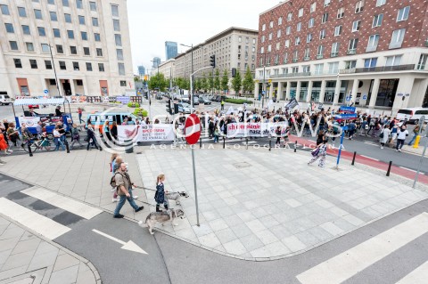  25.08.2018 WARSZAWA<br />MARSZ NA RZECZ PRAW ZWIERZAT<br />N/Z UCZESTNICY WYDARZENIA Z TRANSPARENTAMI I FLAGAMI<br /> 